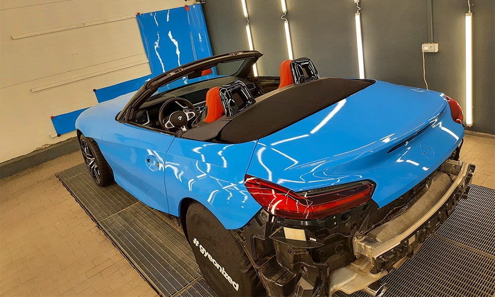 Оклейка BMW Z4 виниловой пленкой пример работ центра | фото 2