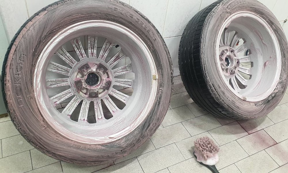 Химчистка, детейлинг-мойка, детейлинг колёсных дисков Mazda пример работ центра | фото 2