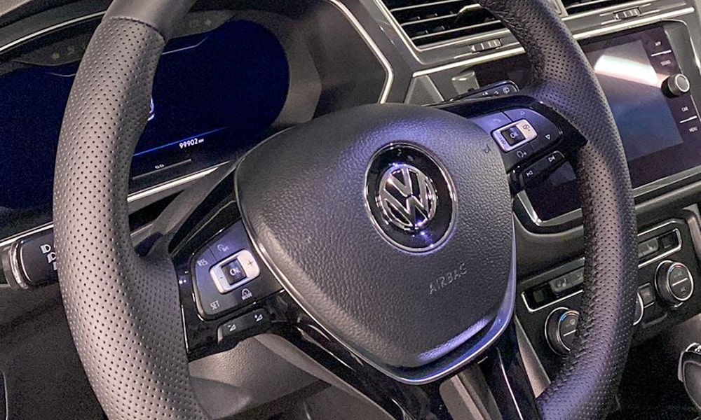 Перетяжка руля перфорированной экокожей на Volkswagen Tiguan  | фото 4