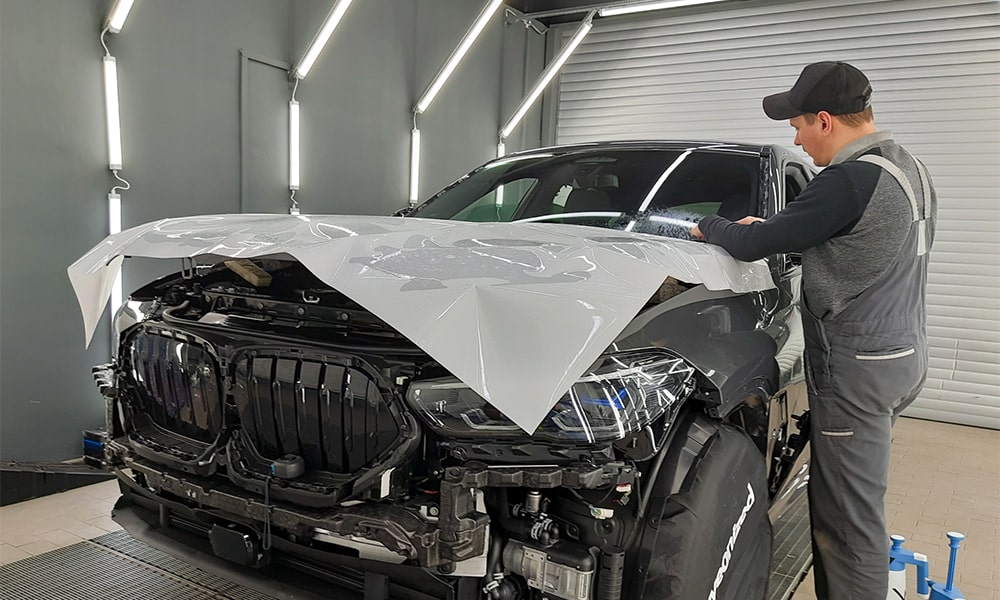 Оклейка защитной пленкой BMW X6 − Фото работ центра Гранд Детейлинг пример работ центра | фото 3